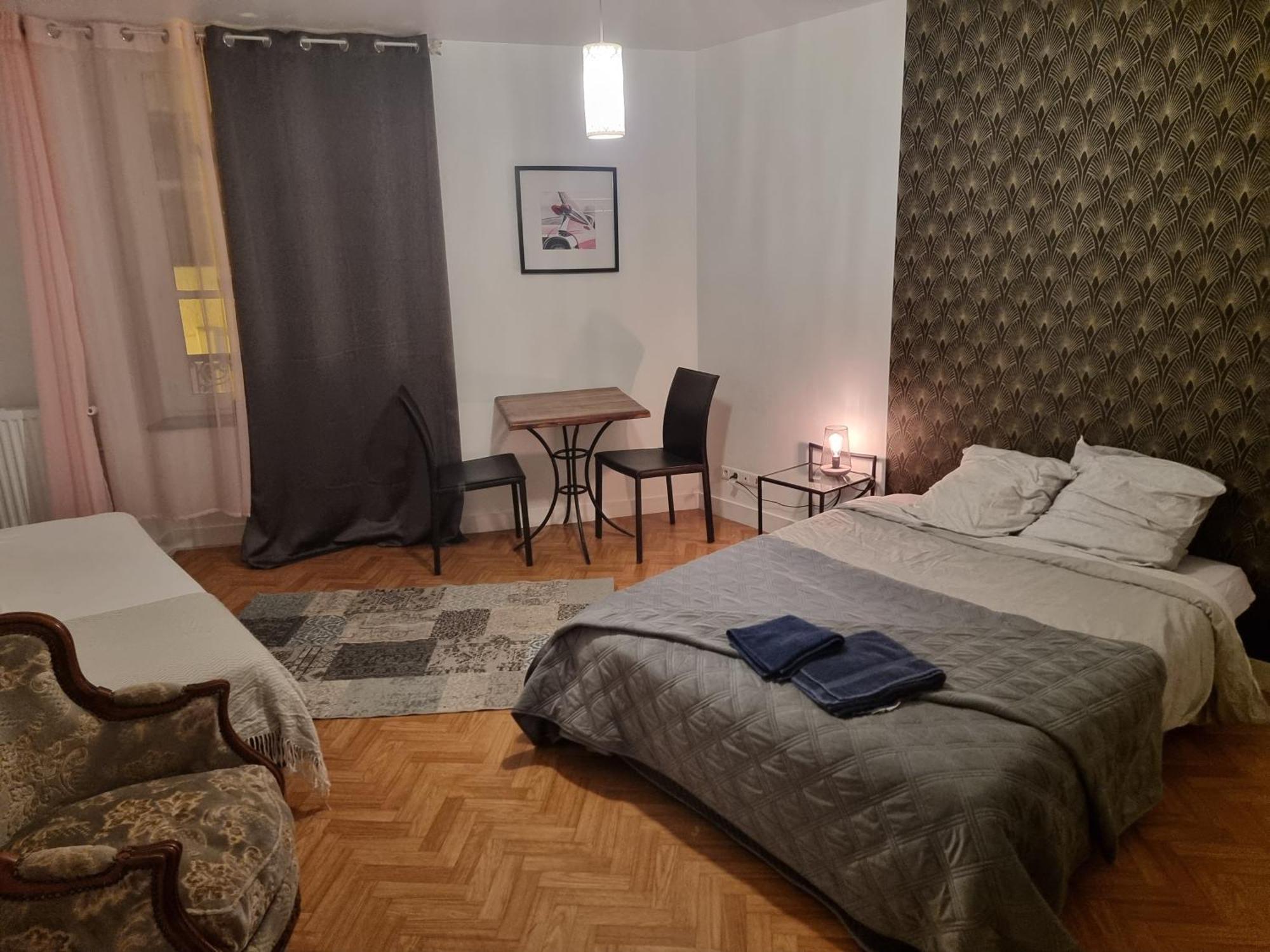 Gite Pour Professionnels En Deplacement - Centre Ville - Parking Gratuit Bellac Exterior foto